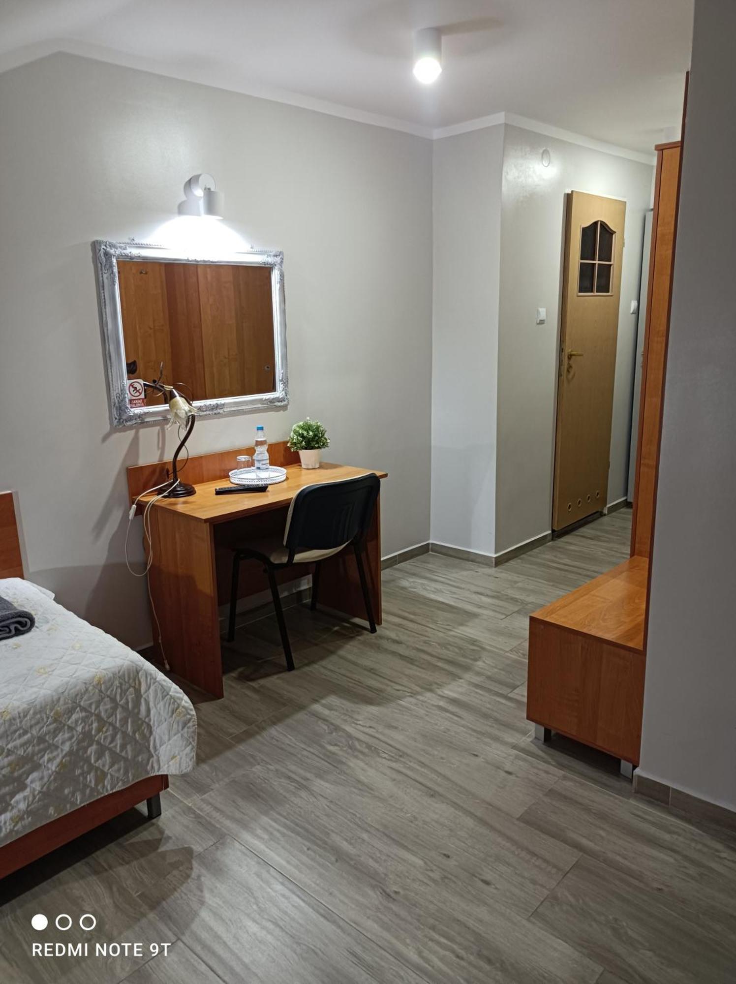 Willa-Restauracja Victoria Ostrowiec Świętokrzyski Quarto foto
